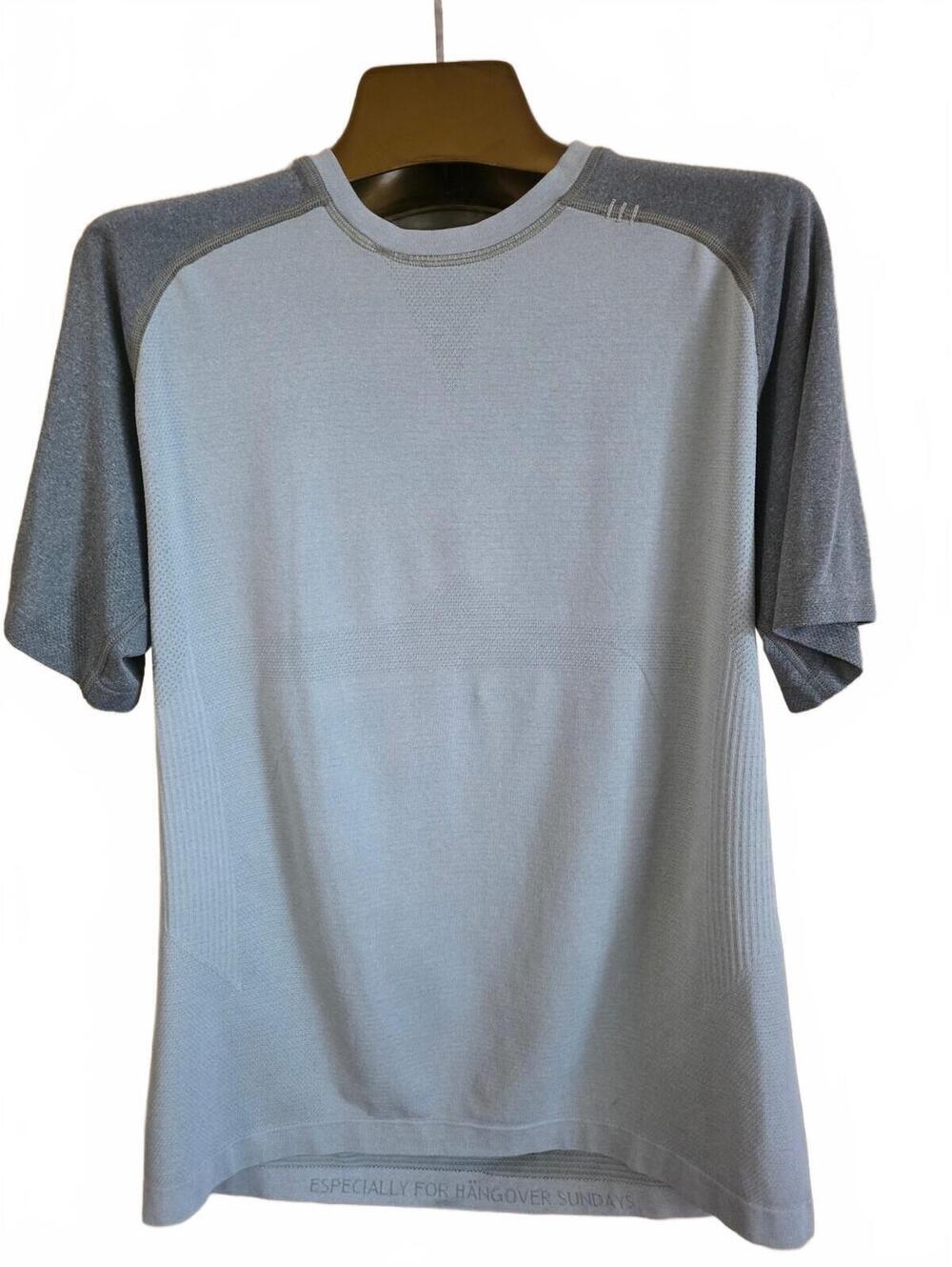 Lululemon Men's Metal Vent Tech Short Sleeve Shirt Light Blue and Gray Size S
